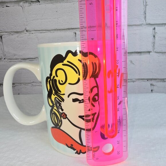 P. GRAHAM DUNN NOVELTY MUG "IM STILL HOT, IT JUST COMES IN FLASHES" - Picture 3 of 6